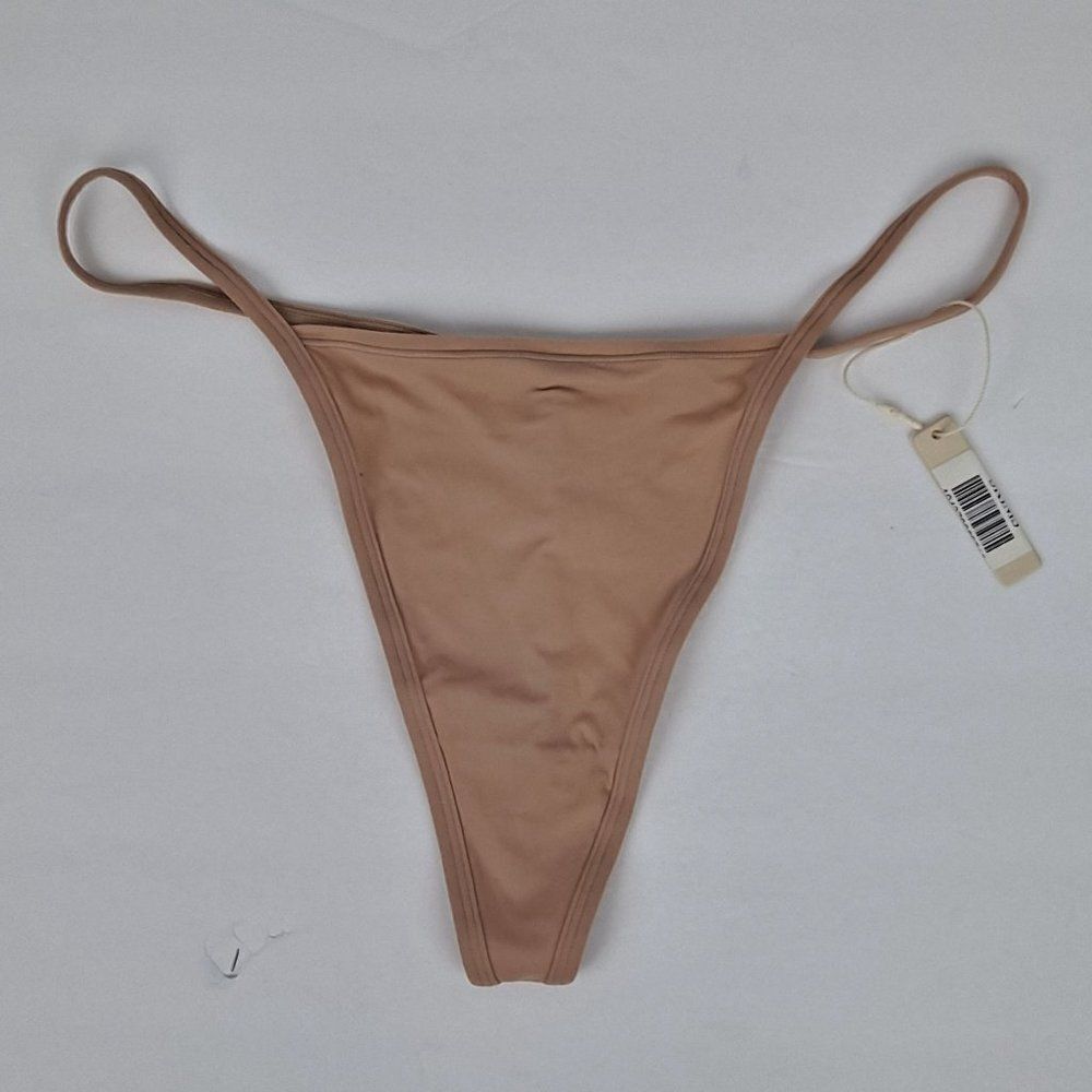 Skims ladies thong NWT‎